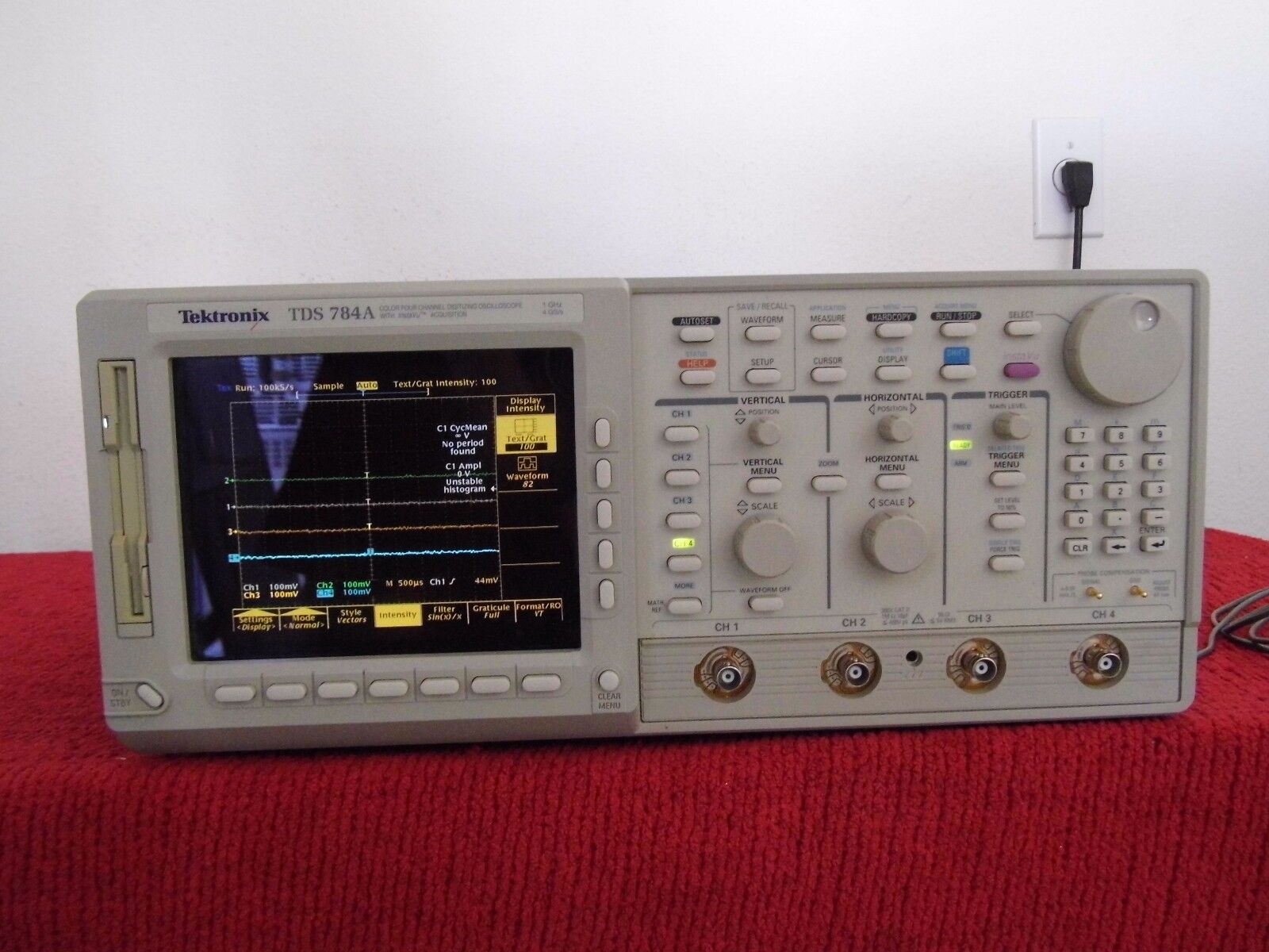 Tektronix TDS784A DPO Oscilloscope 1GHz, 4GS/s Tektronix TDS784A DPO Oscilloscope 1GHz, 4GS/s